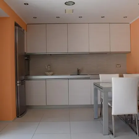 Apartament Holly